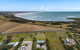Sea Breeze - Spacious Home With Lovely Ocean Views